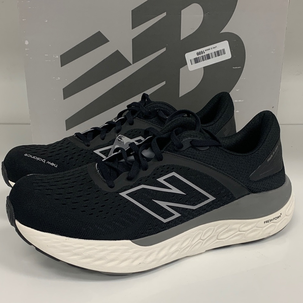 New Balance Men's Black and White Athletic Shoes